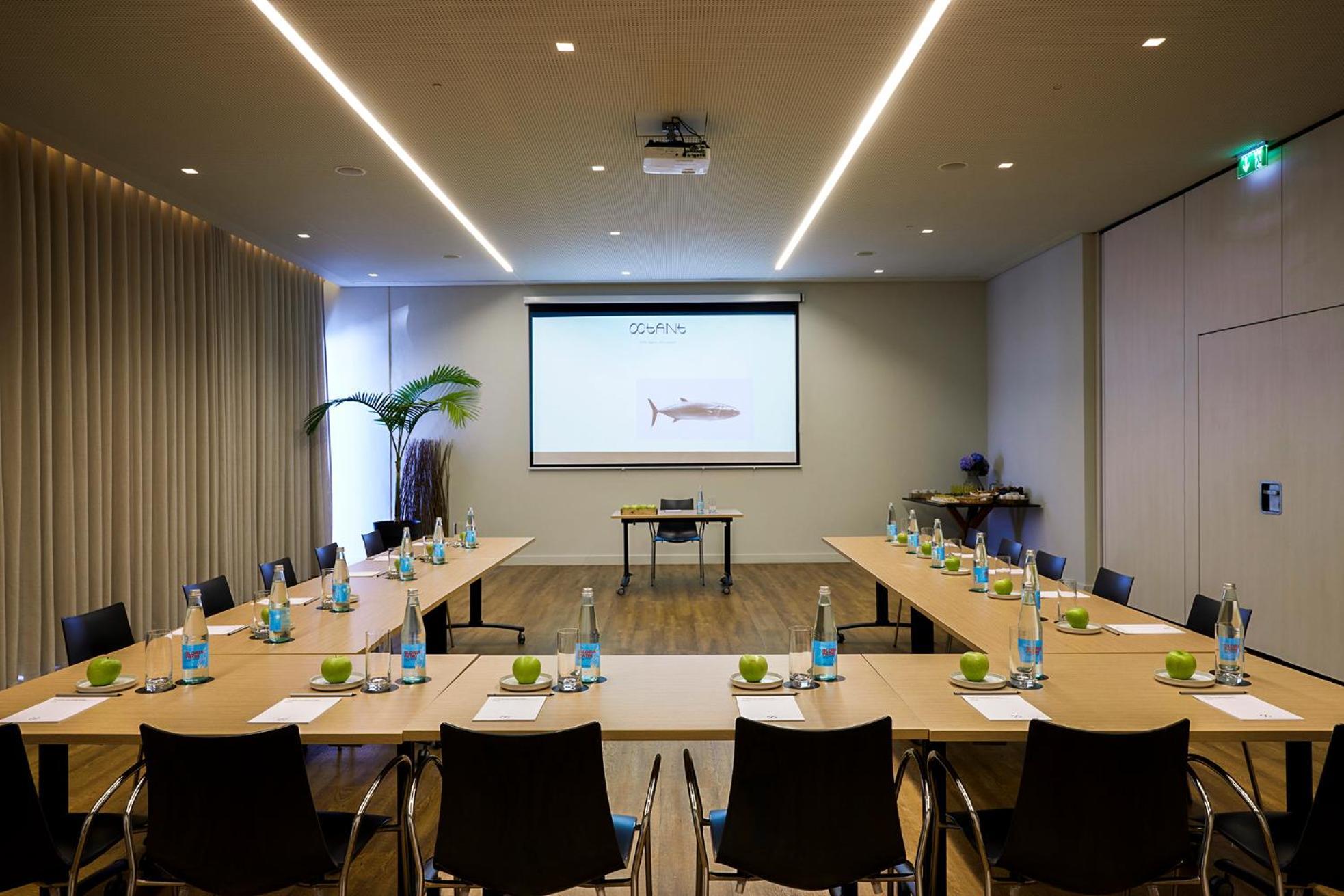 فندق ازور Ponta Delgada المظهر الخارجي الصورة Meeting room at the London offices